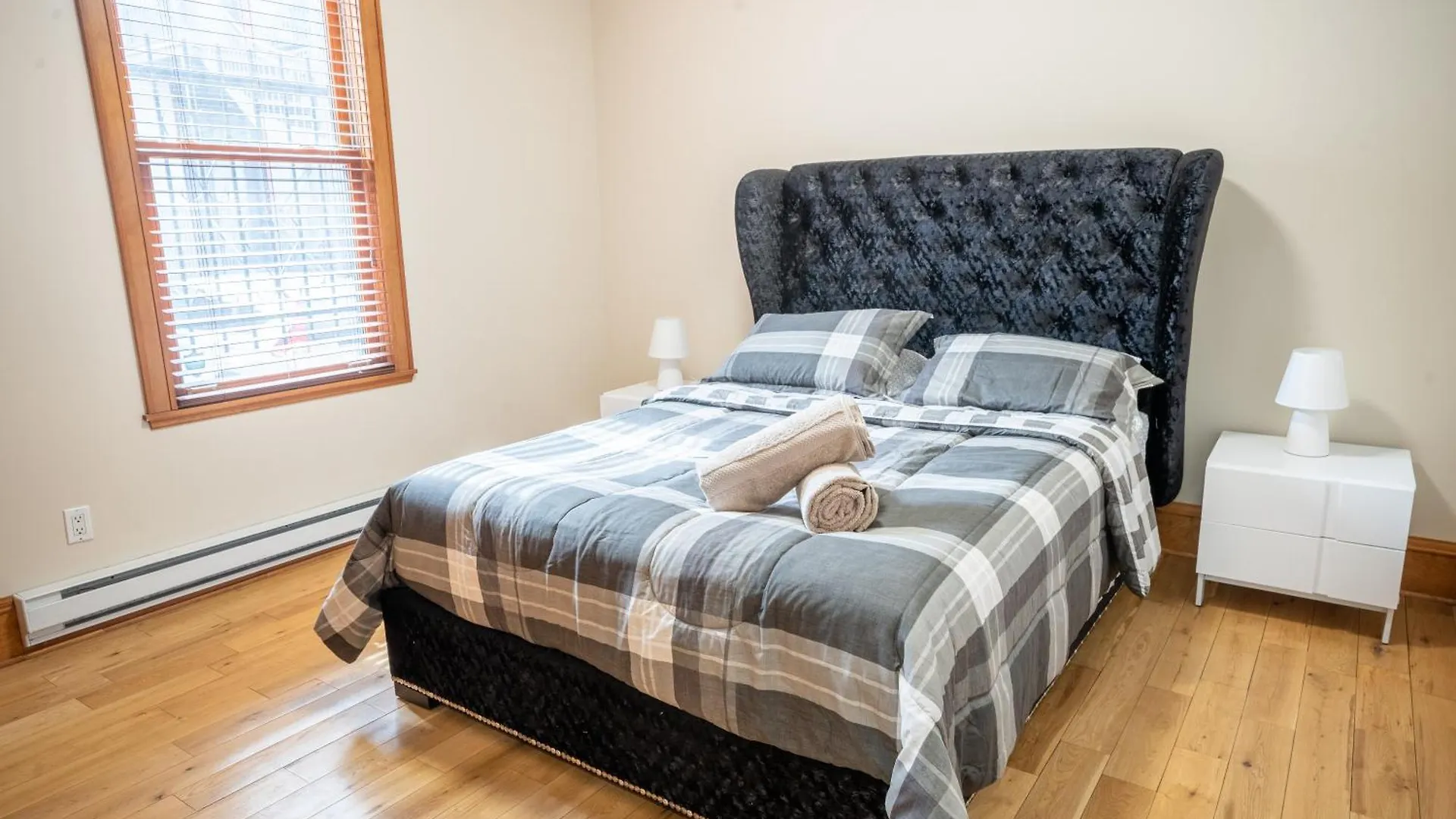 Chic 2Br In Little Italy 2Mins To Metro Apartment Montreal
